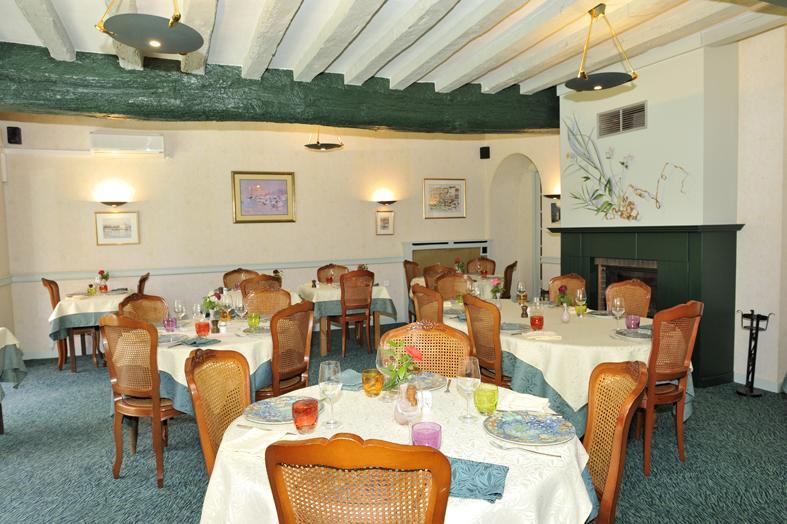 Logis - Hotel Restaurant Les Tilleuls Saint-Florentin  Εξωτερικό φωτογραφία